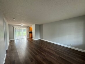 3796 Bayonne Dr SE in Salem, OR - Building Photo - Building Photo