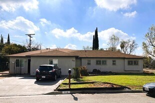 118 E Shady Grove Dr in Riverside, CA - Building Photo
