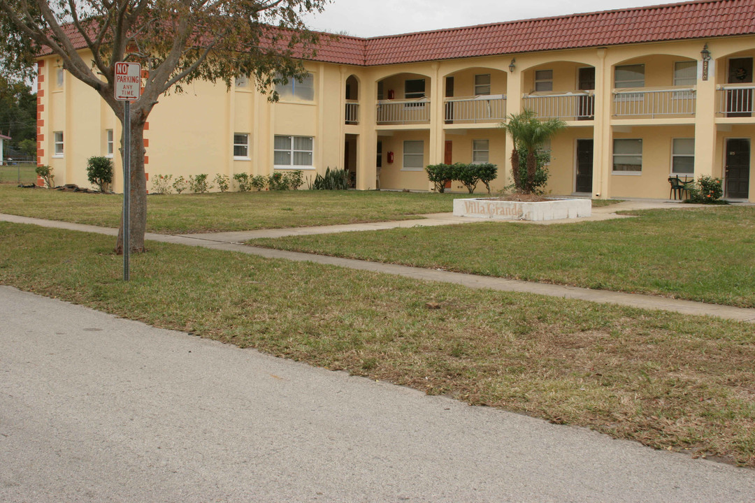 Villa Grande Apartments in St. Petersburg, FL - Building Photo