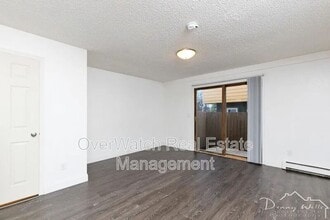 627 N Klevin St in Anchorage, AK - Building Photo - Building Photo