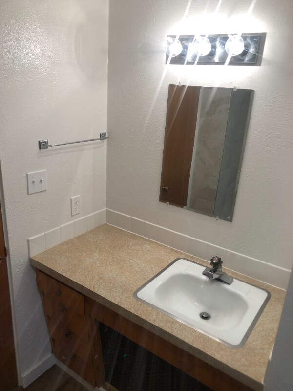 129 Eisenhower St SE in Ronan, MT - Building Photo - Building Photo