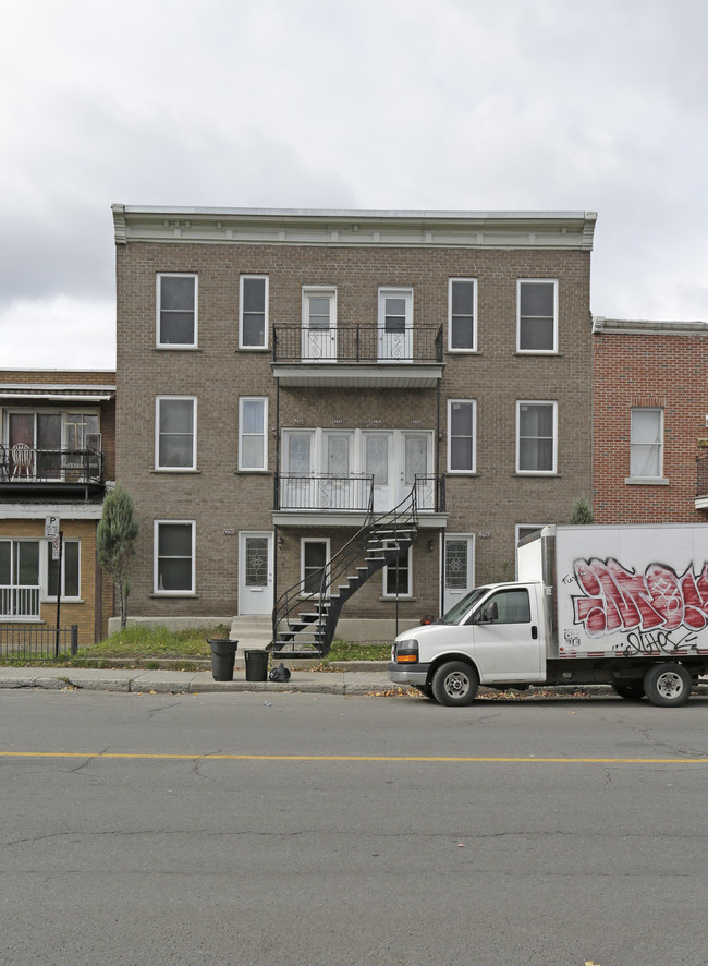 4625 E Ontario E in Montréal, QC - Building Photo - Building Photo