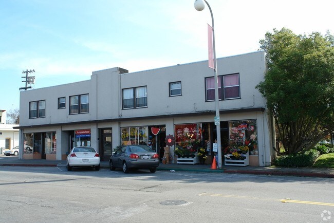 1272 Solano Ave in Albany, CA - Foto de edificio - Building Photo