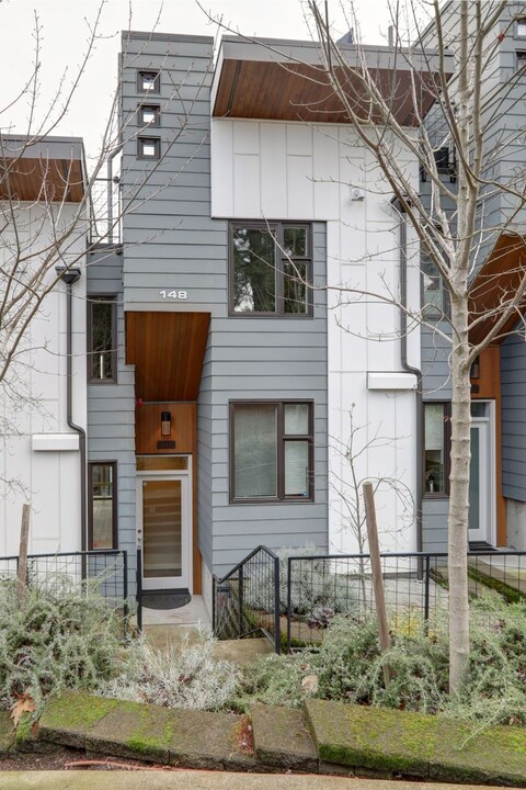 148 107th Ave SE in Bellevue, WA - Building Photo
