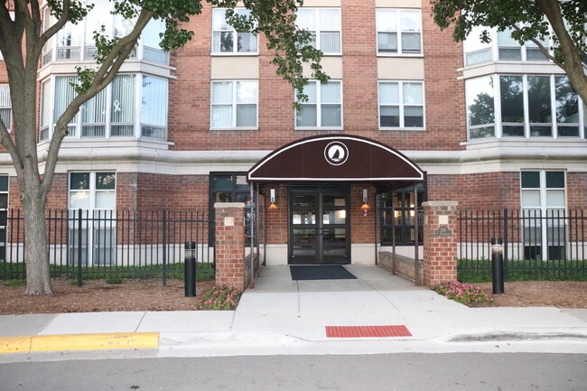 250 E Harbortown Dr, Unit 250 E Harbor Town Floor14 in Detroit, MI - Foto de edificio - Building Photo