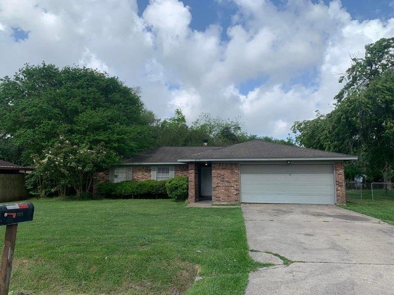 8519 Bluebonnet in Highlands, TX - Building Photo