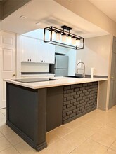 2121 Fountain View Dr in Houston, TX - Building Photo - Building Photo