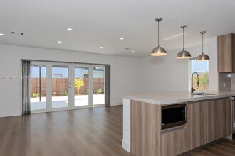 2795 N 40th Ave in Hollywood, FL - Building Photo - Building Photo