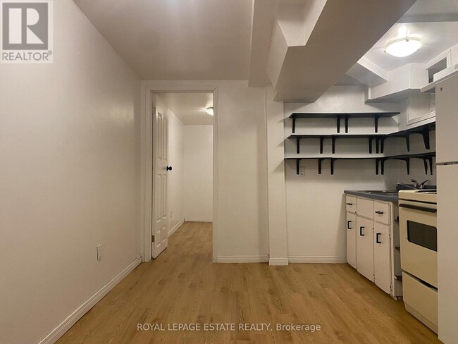 114 Baldwin St in Toronto, ON - Building Photo - Building Photo