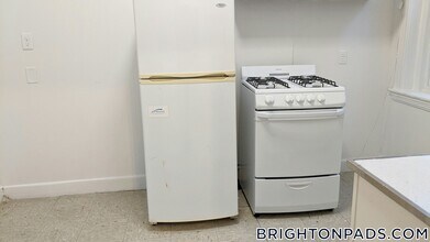 1800 Commonwealth Ave, Unit 33 in Boston, MA - Building Photo - Building Photo