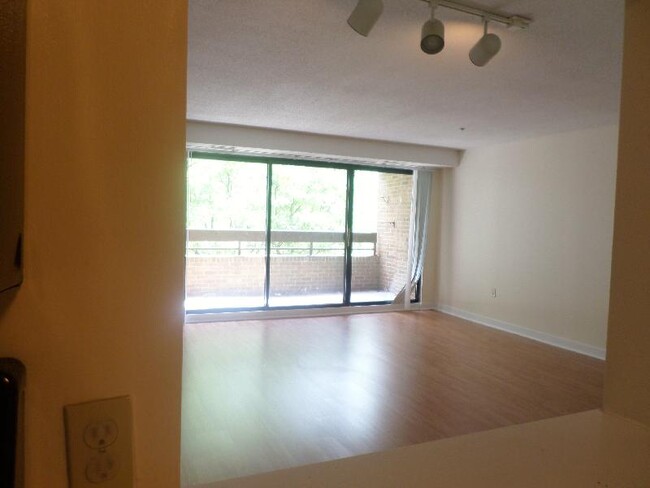 1131 Beacon St in Brookline, MA - Building Photo - Building Photo