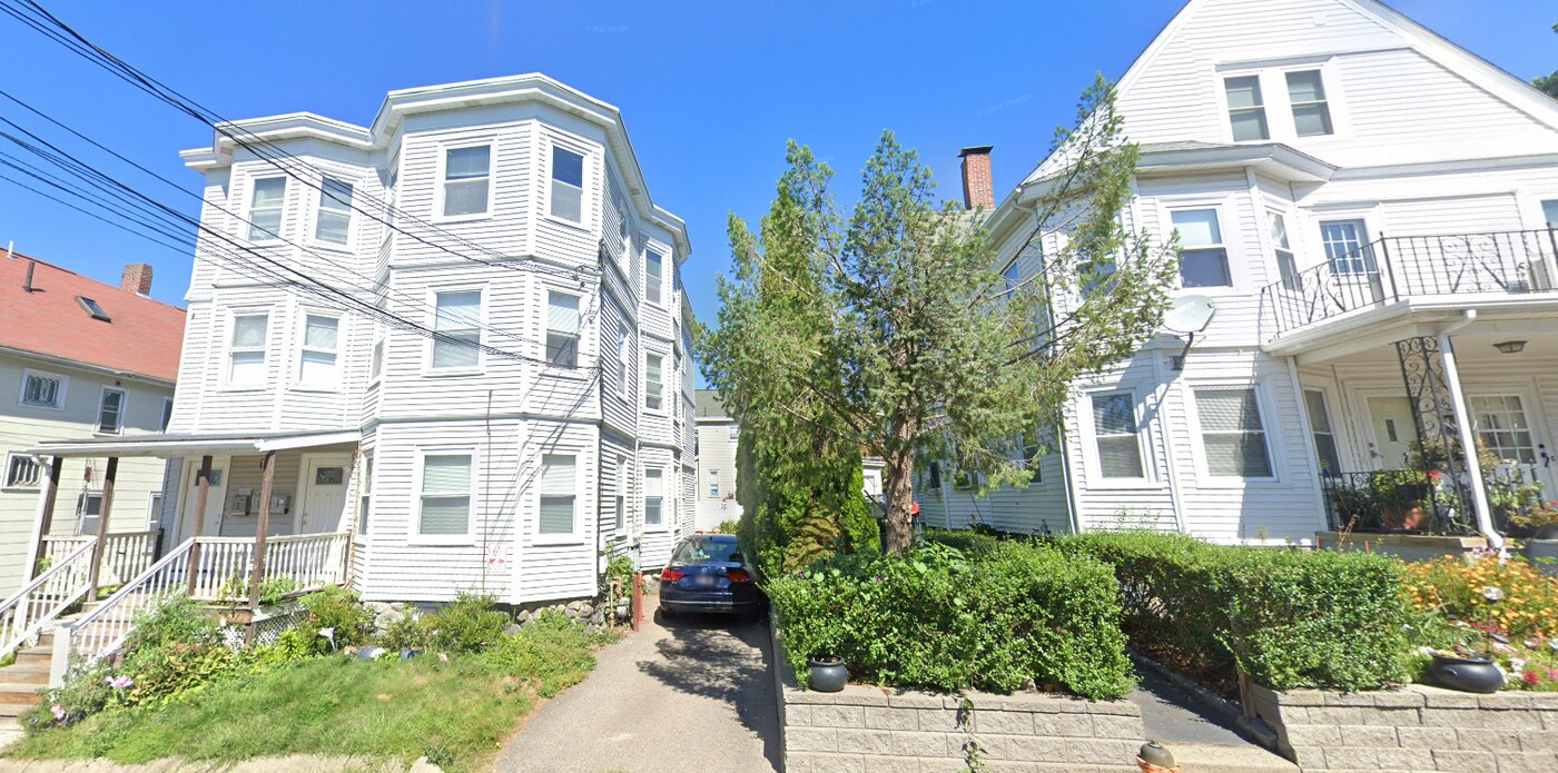14 Underwood Park, Unit 2 in Waltham, MA - Foto de edificio