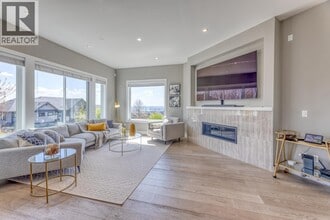 1438 Strawline Hill St in Coquitlam, BC - Building Photo - Building Photo