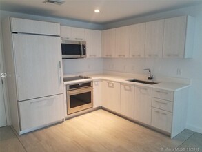 55 SW 9th St, Unit 1110 in Miami, FL - Building Photo - Building Photo