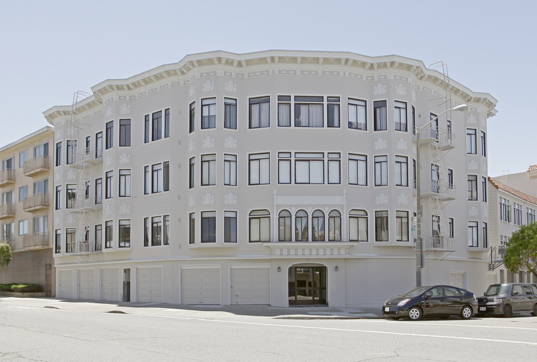 25 Cervantes Blvd in San Francisco, CA - Building Photo