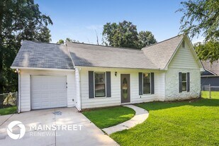 11011 Highridge Ct in Hampton, GA - Building Photo