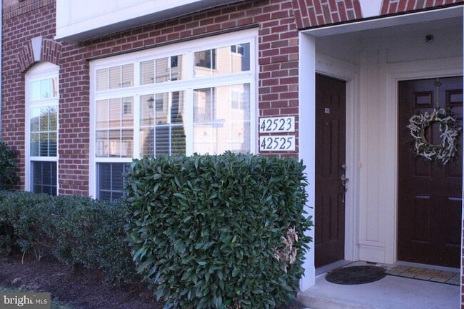 42525 Highgate Terrace in Ashburn, VA - Foto de edificio - Building Photo
