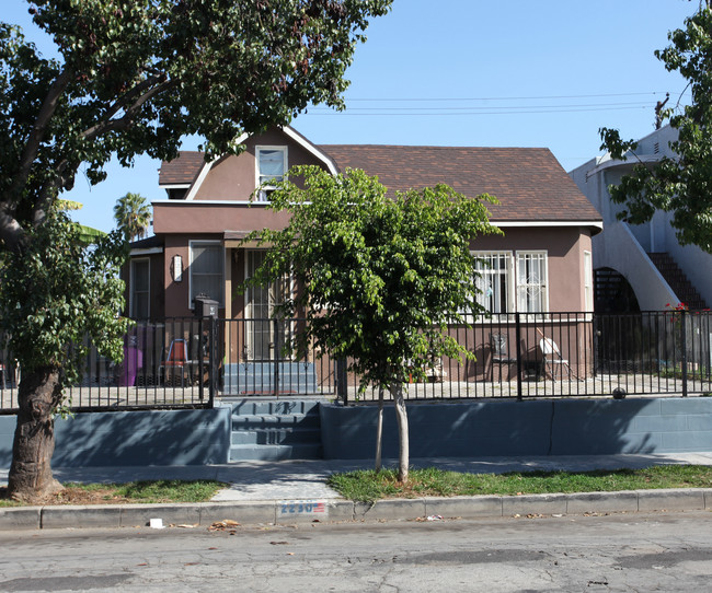 2230 Locust Ave in Long Beach, CA - Building Photo - Building Photo