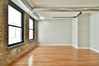 25 W Hubbard St in Chicago, IL - Building Photo - Building Photo