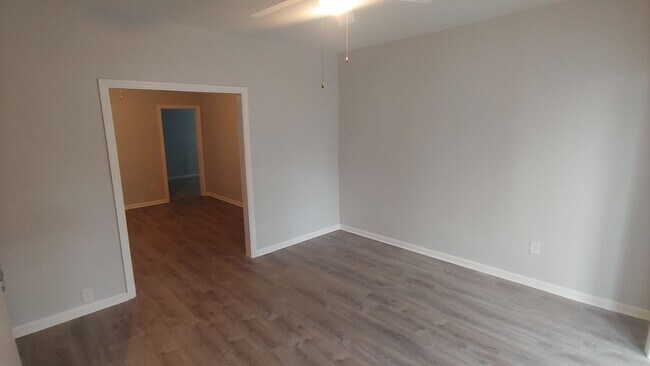 652 Southern Ave-Unit -1 in Pittsburgh, PA - Foto de edificio - Building Photo