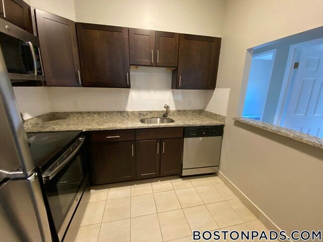 757 Highland Ave in Needham, MA - Building Photo - Building Photo