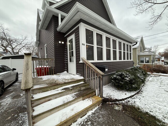 916 1st St SE in Rochester, MN - Building Photo - Building Photo