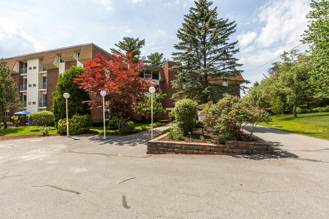 751 Main St, Unit Kings Wood Park in South Portland, ME - Building Photo - Building Photo