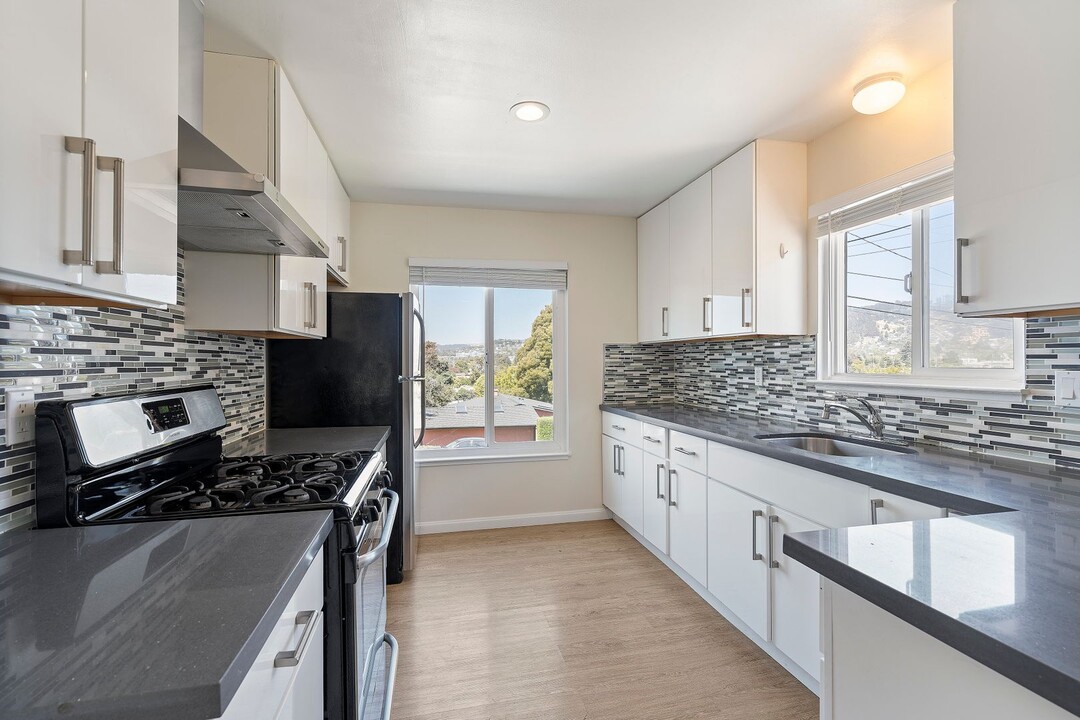 5306 Bayview Ave in Richmond, CA - Building Photo