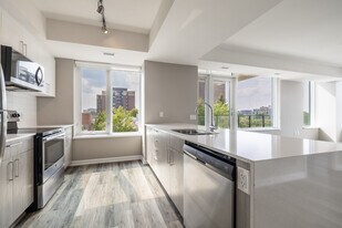 1140 Wellington in Ottawa, ON - Building Photo