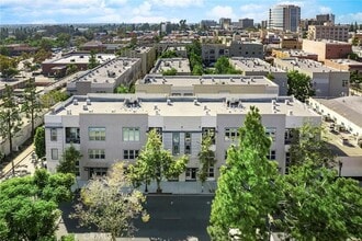 210 N Spurgeon St in Santa Ana, CA - Building Photo - Building Photo