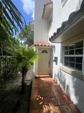 502 Madeira Ave in Coral Gables, FL - Building Photo - Building Photo