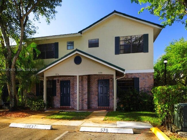 576 Westree Ln in Plantation, FL - Building Photo - Building Photo