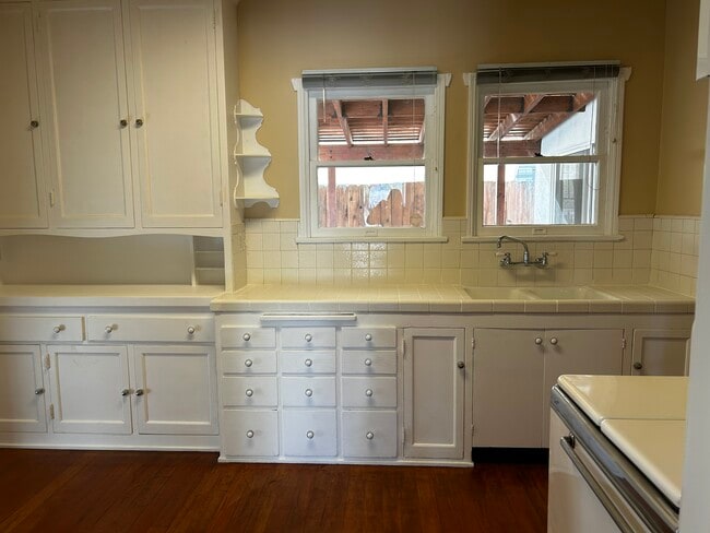 545 S Calle Santa Rosa in Palm Springs, CA - Foto de edificio - Building Photo