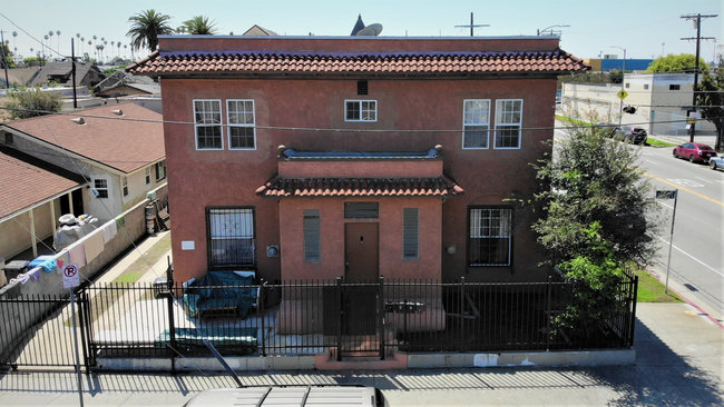 738 W 56th St in Los Angeles, CA - Building Photo - Building Photo