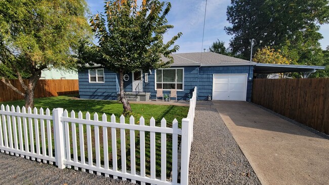 545 Berntzen Rd in Eugene, OR - Building Photo - Building Photo