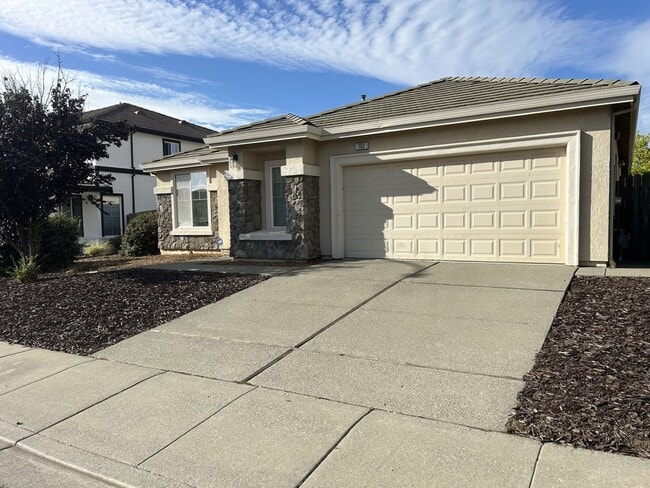 102 Entrada Cir in American Canyon, CA - Building Photo - Building Photo