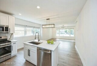 823 N La Grange Rd in La Grange Park, IL - Building Photo - Building Photo