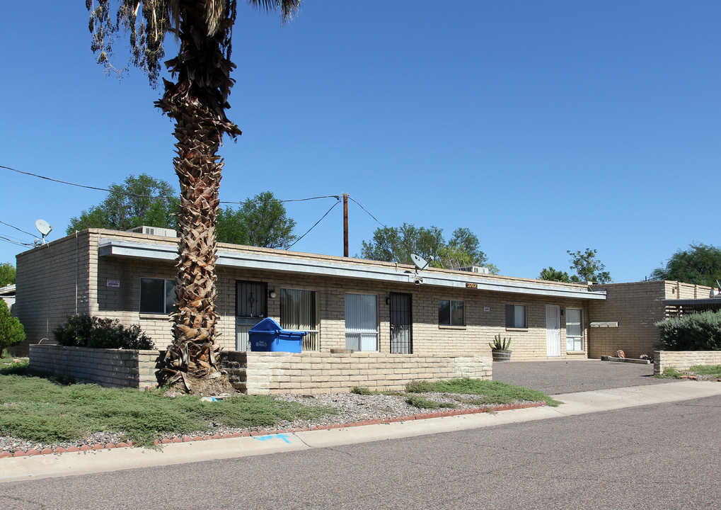 2702 E Montecito Ave in Phoenix, AZ - Building Photo