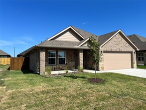 706 Greyson Ln in Greenville, TX - Foto de edificio - Building Photo