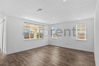 3286 Deer Oak Street in Manteca, CA - Building Photo - Building Photo