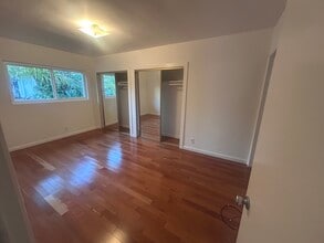 8138 Pershing Dr in Playa Del Rey, CA - Foto de edificio - Building Photo