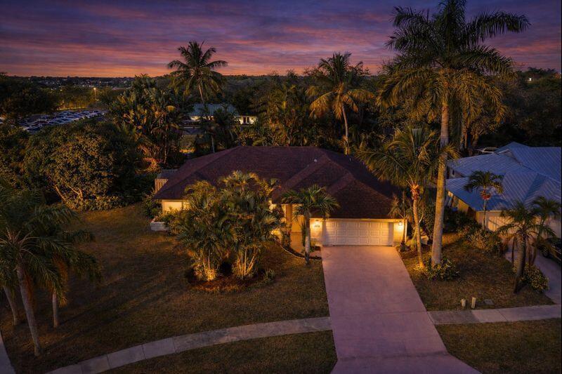 2700 Yarmouth Dr in Wellington, FL - Building Photo