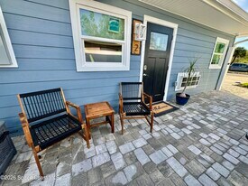 208 Seminole Ave W in Melbourne, FL - Building Photo