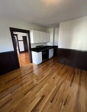 48 Riverview Pl in Stratford, CT - Foto de edificio - Building Photo