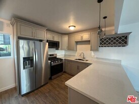 2106 Pisani Pl in Los Angeles, CA - Building Photo