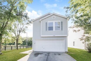 10548 Glenayr Dr in Camby, IN - Building Photo