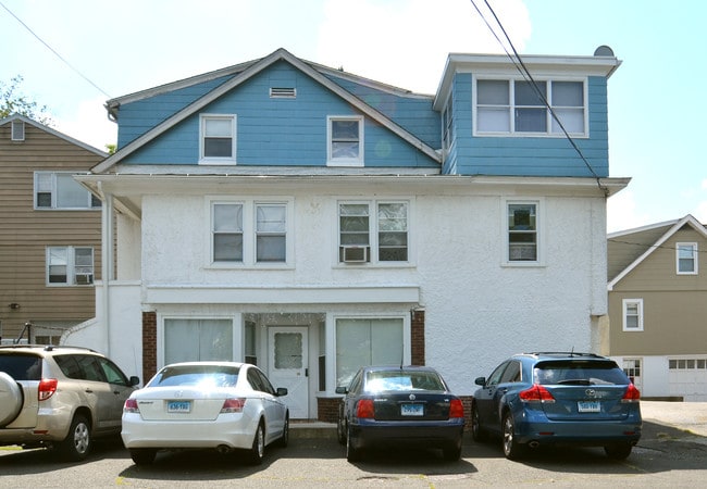 15 Scofield St in Cos Cob, CT - Building Photo - Building Photo