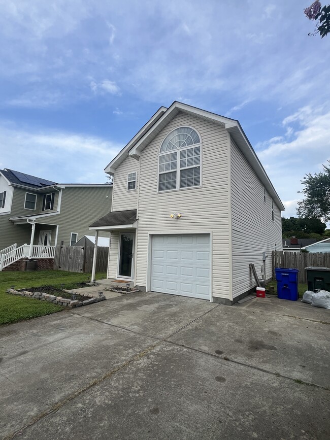 1404 Marsh St in Norfolk, VA - Building Photo - Building Photo