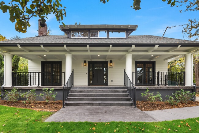 10425 Des Moines Memorial Dr S in Seattle, WA - Building Photo - Building Photo