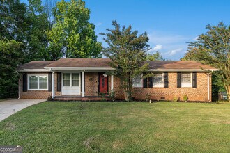 2958 Holcomb Ct in East Point, GA - Building Photo - Building Photo